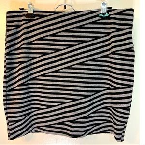 🚨LAST CHANCE 🚨 All offers accepted!
- Rickis mini skirt